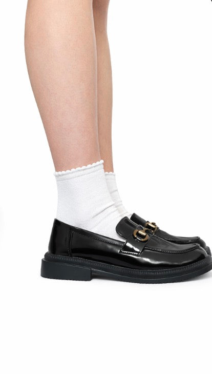 Mocassins noires avec chaîne doré