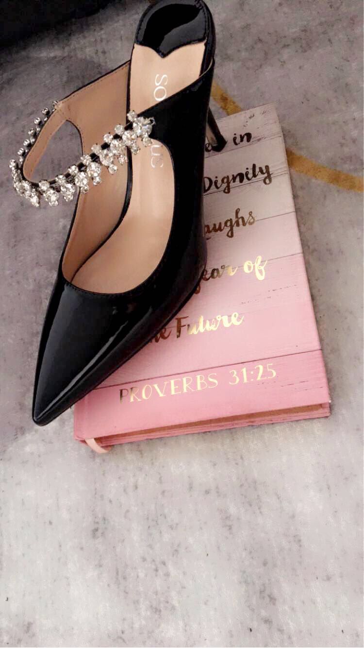 Talons noires avec chaines en diamants